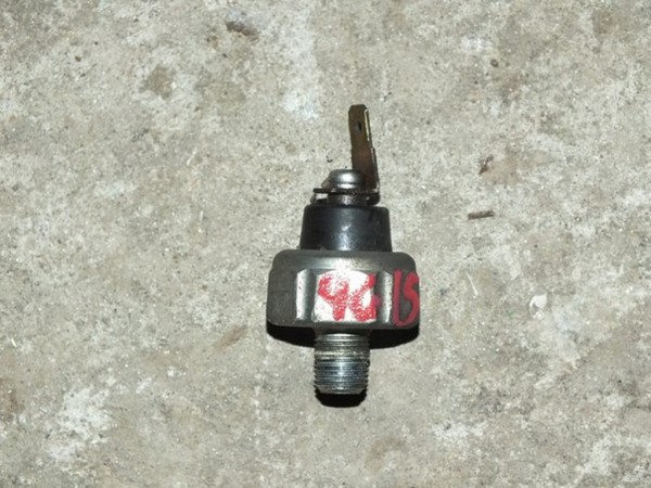 Датчик давления масла MMC MD138993 Датчик давления масла MMC MD138993