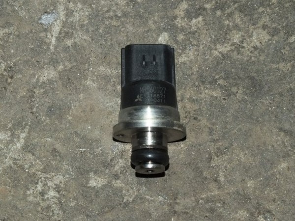Датчик давления топлива MMC MR560127