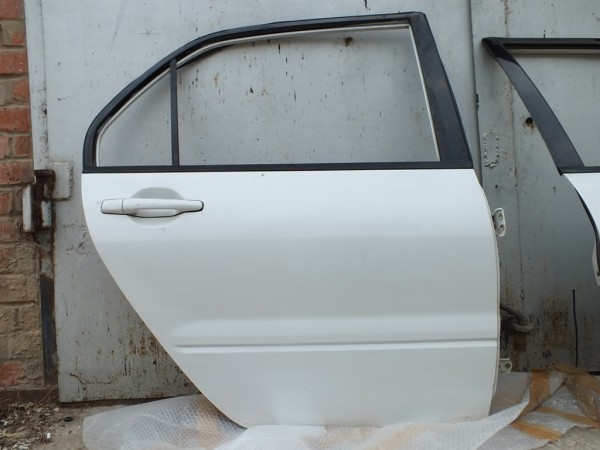 Дверь задняя правая Lancer Cedia Sedan