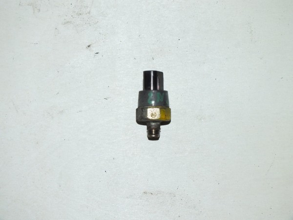Датчик давления масла Toyota 1NZ 2NZ 83530-28020 Датчик давления масла Toyota 1NZ 2NZ 83530-28020