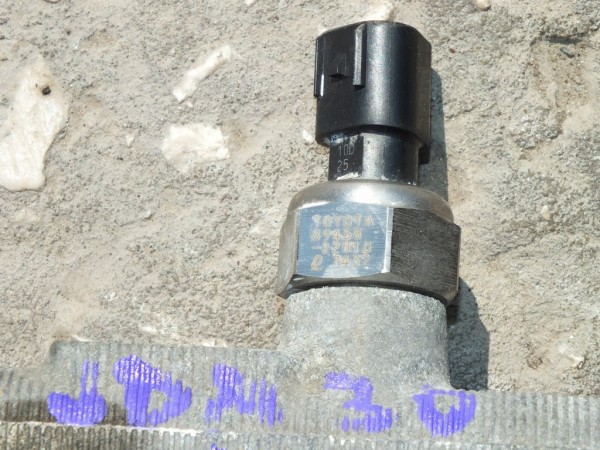 Датчик давления топлива Toyota 1AZ-FSE 89458-22010